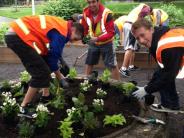 Planting a salsa garden at Jurgens Park