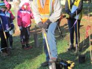 Volunteers putting down roots in Tualatin