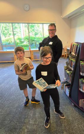 Hofcamp family volunteers