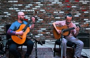 Photo of guitar duo Selva Espiral.