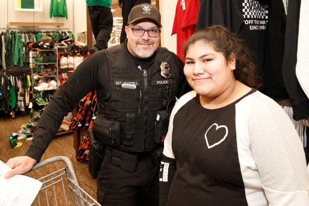 Tualatin Police Holiday Shop With a Cop